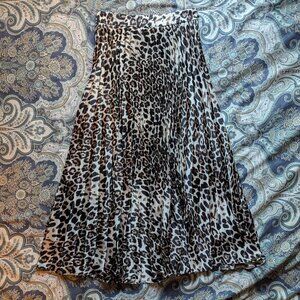 DO+BE Leopard Accordion Skirt